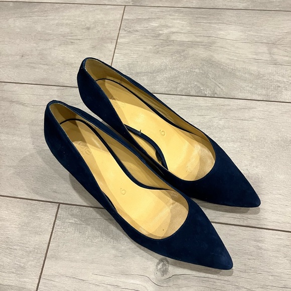 Joe Fresh blue suede pumps - Picture 4 of 4